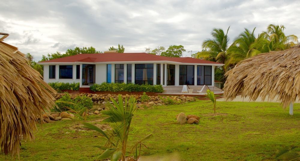 Royal Belize Hotel Thatch Caye Exterior photo