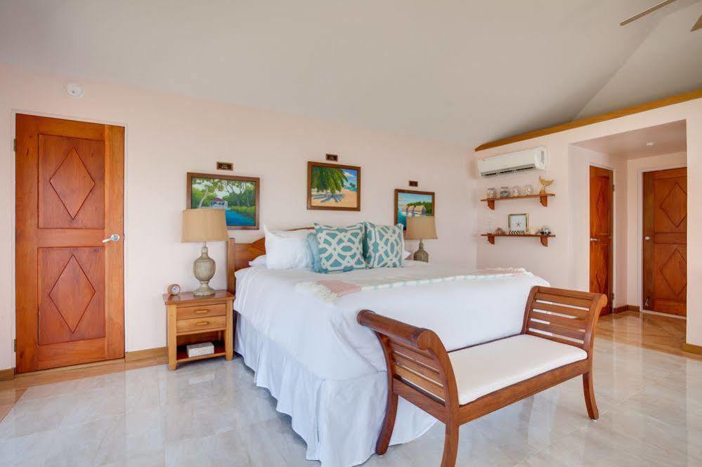 Royal Belize Hotel Thatch Caye Exterior photo