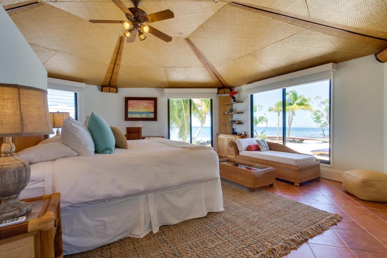 Royal Belize Hotel Thatch Caye Exterior photo