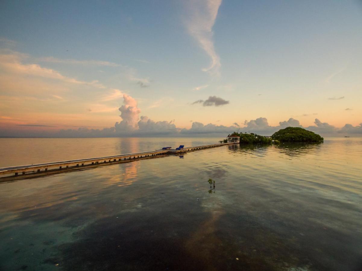 Royal Belize Hotel Thatch Caye Exterior photo